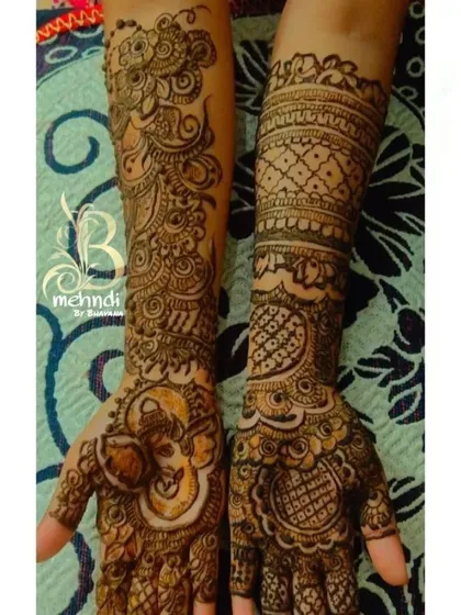 A beautiful Ganesha portrait on the palm, paired with an arm full of intricate floral and paisley patterns. This combination of divine figures and traditional art is one of my favorites.