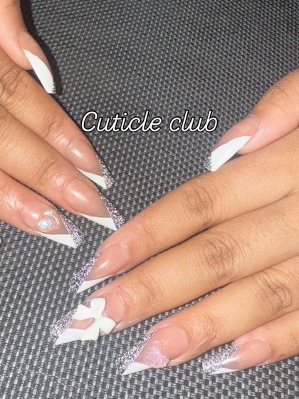 A striking design with sharp white V-tips, glitter, and a bold 3D white butterfly accent.