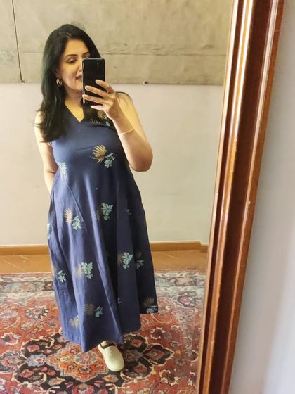 Here I've styled the same blue floral dress for a day of exploring art galleries in Florence. Paired with comfy shoes, it was perfect for a long day of walking.