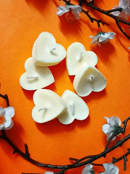 This pack of six premium artisanal soy wax tealights is perfect for adding a touch of elegance to your special moments. They are eco-friendly, natural, and non-toxic.