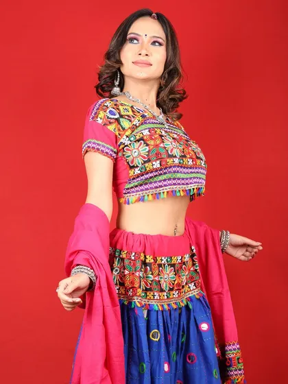 The full festive look. The colorful makeup, paired with the traditional ghagra choli, creates a joyful and energetic vibe that is perfect for celebrating Navratri.