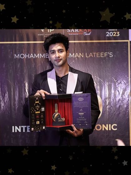 A television actor and guest at the awards show with the invitation I created. This design demonstrates my ability to produce invitations for large scale events that require a touch of glamour and exclusivity.