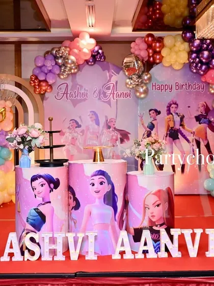 For fans of K-Pop, we designed this vibrant stage featuring popular characters. The setup includes a custom backdrop and themed pedestals, perfect for a modern and fun birthday party.