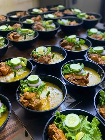More of my popular economy rice bowls, a favorite choice for students and office goers. It's a quick, delicious, and fulfilling meal.