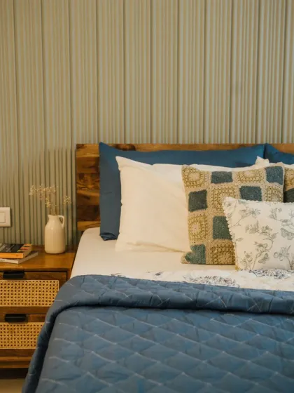 The Yellow Dwelling - Custom Soft Furnishings Cozy Bedrooms: Bedding & Quilts photo 3