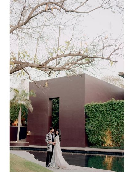 We use architectural elements to create unique and modern couple portraits. Here, the clean lines of the building and the tranquil water provide a contemporary backdrop for this stylish engagement photo.