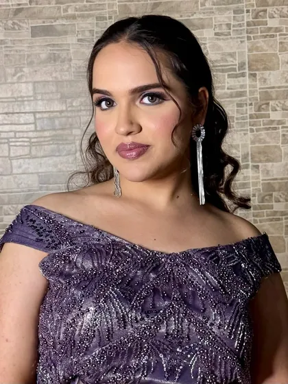 A more serious, model-esque pose. The makeup is versatile enough for both smiling and high-fashion shots.