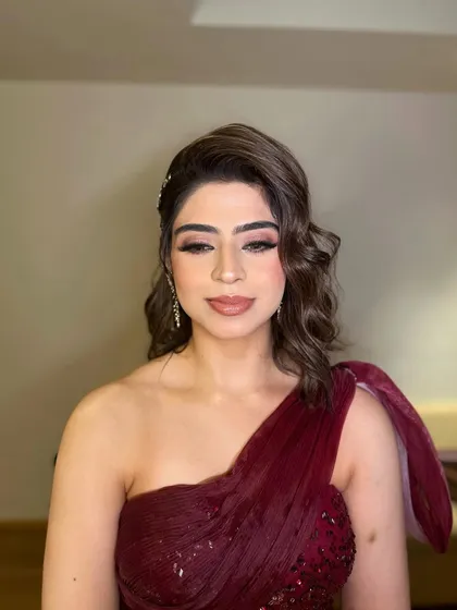 A close-up of Jasleen's glamorous eye makeup, perfect for an evening of celebration.