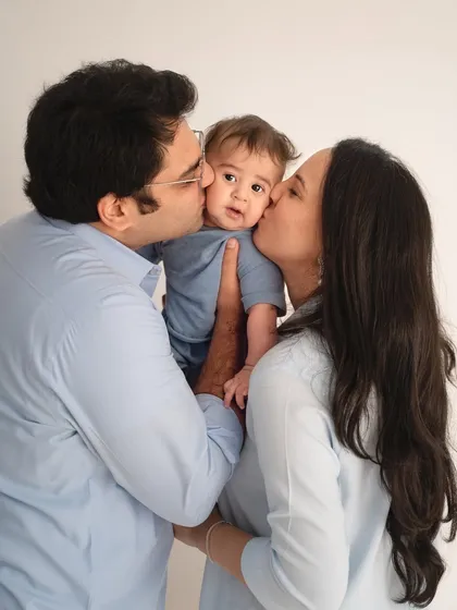 A sandwich of kisses for one very loved baby. These spontaneous, loving moments are what make family portraits so special.