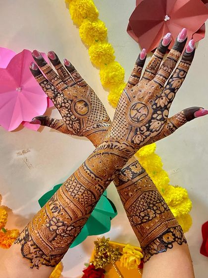 Intricate Bridal Mehendi photo 38