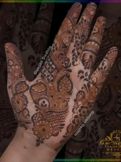 A beautiful example of Indo-Arabic design. This style combines the bold lines and floral motifs of Arabic mehendi with the intricate fillers of Indian patterns.