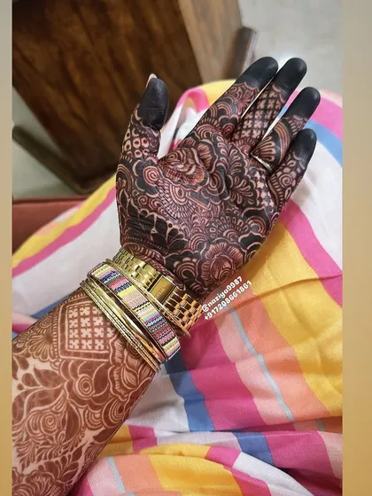 A close-up of a mature henna stain. I love how the intricate patterns are still so sharp and clear, even after the paste is removed.