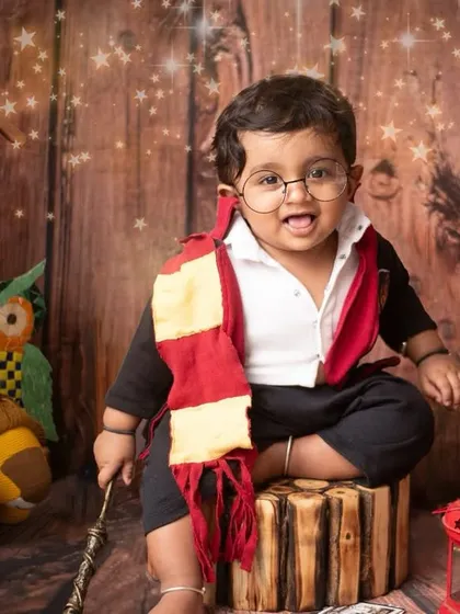 Too cute to be a muggle! I had so much fun bringing this magical Harry Potter theme to life for this little wizard. Themed shoots are a wonderful way to celebrate your family's passions and create truly unique portraits.