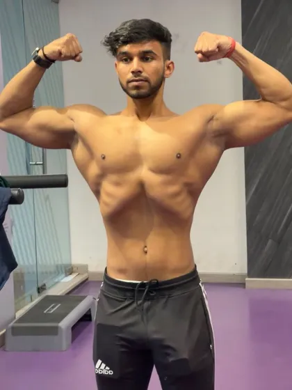 Building an aesthetic and powerful physique is about more than just lifting weights. It's about creating proportions, symmetry, and definition through intelligent training. This classic V-taper is earned through dedicated back and shoulder workouts, not by chance.