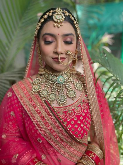 Another look at this beautiful pink and green bridal combination. Renting gives you the freedom to mix and match outfits and jewellery to create your unique style.