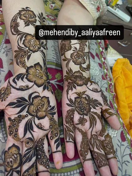 Another angle of the Gulf floral pattern, showing how it flows gracefully across the hands.