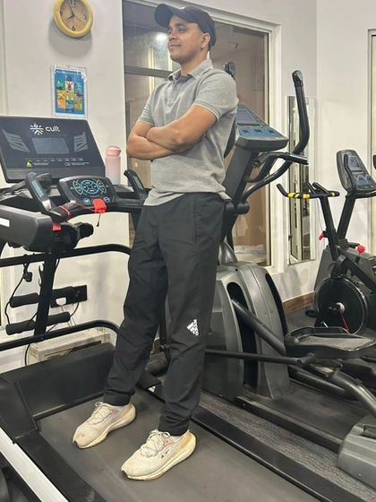 A thoughtful pose on the treadmill.