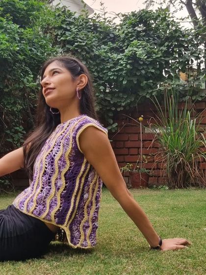 A closer look at the #GiselleTop. The purple and yellow yarns complement each other so well. I even made a pair of matching earrings to complete the look.