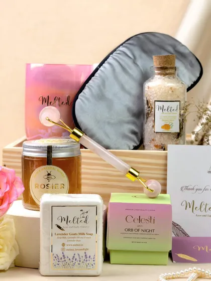 For this self-care gift box, I let every product breathe. The composition highlights the texture of the wooden crate, the softness of the rose quartz roller, and the calm beauty of the collection, creating a feeling of a gentle pause.