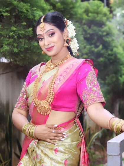 A classic South Indian bridal look taught in my Pro Makeup Course. This demonstrates how to pair traditional gold jewellery with vibrant pinks for a stunning effect.