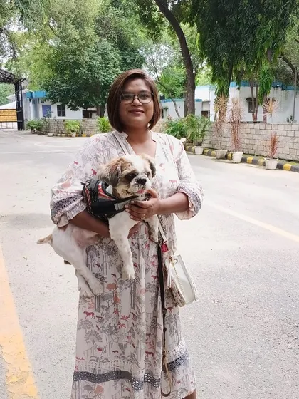 Here is the happy owner with her little traveler, who made it all the way to Sweden. It's a joy to be part of these reunions.