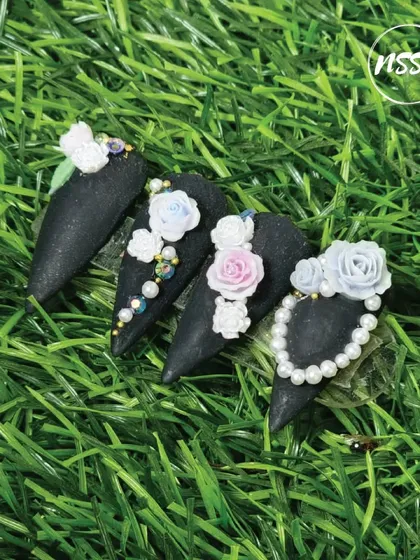 A student at our academy created this chic set featuring 3D pastel roses on a matte black base. The contrast between the soft flowers and the dark background is simply stunning.
