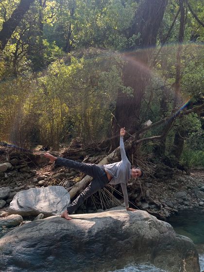 A variation of Vasisthasana (Side Plank) on a rock by a stream. Grounding down through the earth while expanding outwards is a beautiful way to connect with nature's energy.