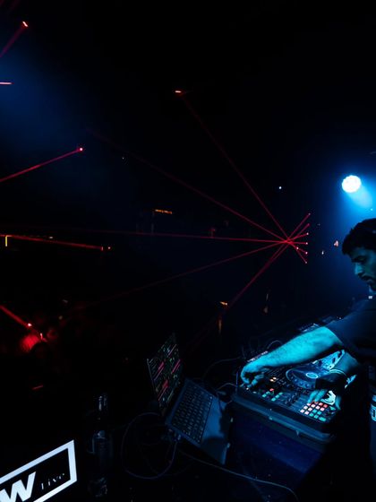 Caught in the crossfire of red lasers, completely focused on the mix. These are the moments of high intensity that define a great techno night.