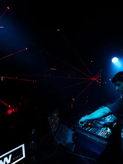 Caught in the crossfire of red lasers, completely focused on the mix. These are the moments of high intensity that define a great techno night.
