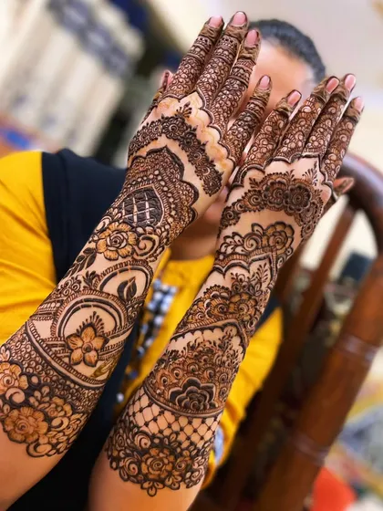 A full and heavy design perfect for a bride or for a special occasion like an engagement. I love filling the hands with florals, paisleys, and traditional motifs.