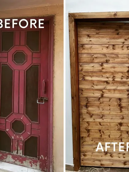 Even a door can be transformed. We clad this old metal door with pinewood planks to give it a warm, rustic, and modern look that completely changes the entrance.