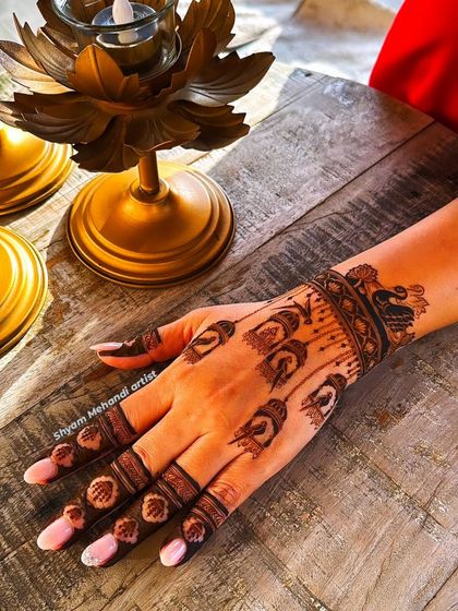 Another angle of the bird cage design, perfect for guests who want something unique and not too heavy.