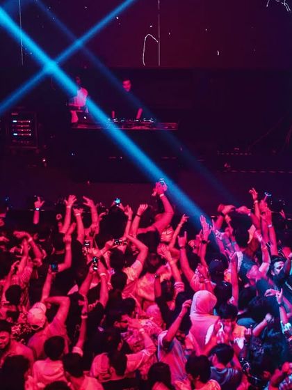 The energy was electric during this show with Lost Stories and Kavya Khurana. A packed house and amazing light production make for an unforgettable night.