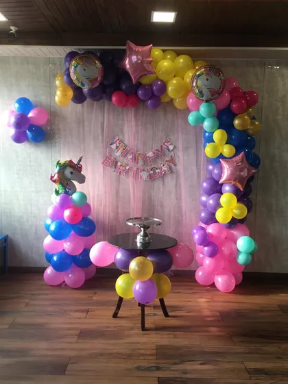A magical unicorn-themed birthday party in the making. I used a rainbow of pastel balloons to create a beautiful arch and whimsical towers, perfect for a dreamy and enchanting celebration.