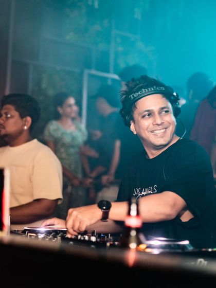 A candid smile from behind the decks at Fingerprint. Loving the vibe.