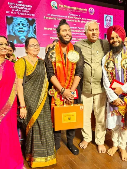 A group photo with fellow awardees and the President of Shanmukhananda, Dr. V. Shankar ji. It was wonderful to share this moment with other talented artists.