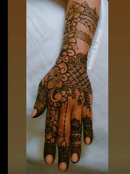 Another angle of this beautiful full-hand design, showing how the pattern wraps around the hand and wrist.