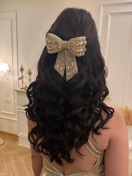 The perfect accessory for a glam night out. This beaded bow is a showstopper and elevates the entire look.