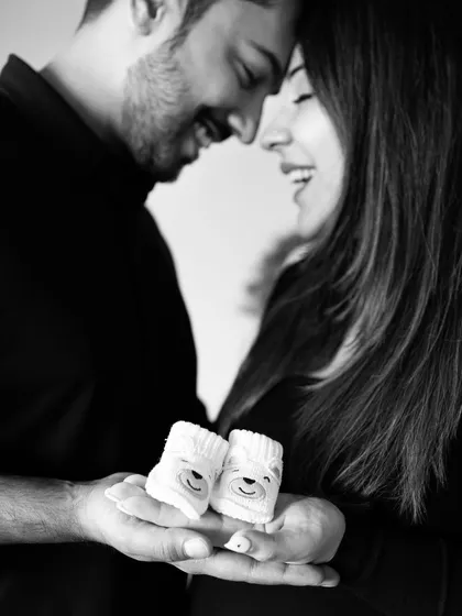 A beautiful black and white close-up from a maternity mini session. Even in a shorter session, we can create intimate and timeless portraits.