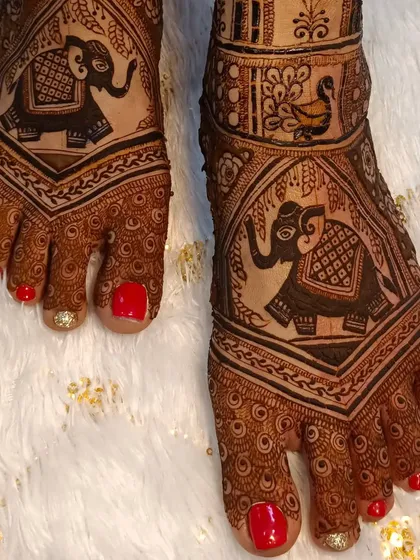 Another angle of the beautiful elephant foot mehendi, showing how the design wraps around the foot.
