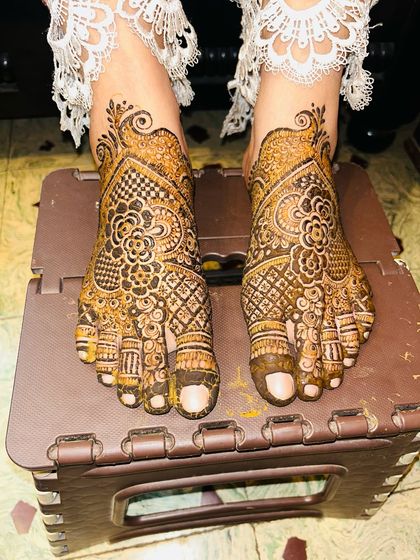 A full view of the matching designs on both feet. The patterns are symmetrical and beautifully executed.