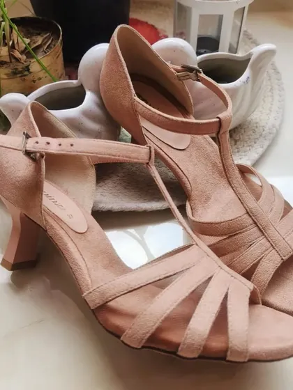 This view highlights the elegant lines and supportive structure of our beige Latin dance shoe. The craftsmanship ensures a snug yet comfortable fit, essential for long hours of practice and performance.