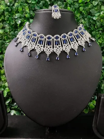 A striking sapphire-blue and diamond look set. This rental piece is perfect for adding a pop of color to your outfit for a sangeet or reception.