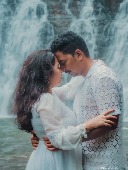 An intimate embrace with the powerful waterfall as a backdrop. The couple is lost in their own world, creating a deeply romantic and timeless pre-wedding photo.