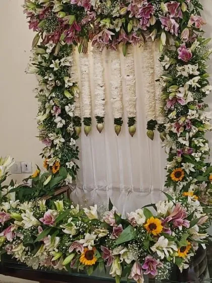 The Ganpati floral decor enhanced with sunflowers, adding a bright and cheerful touch to the arrangement.