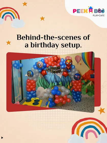Behind the scenes of a superhero birthday setup. This balloon arch with Captain America and Spider-Man details is the perfect entrance to an epic party.