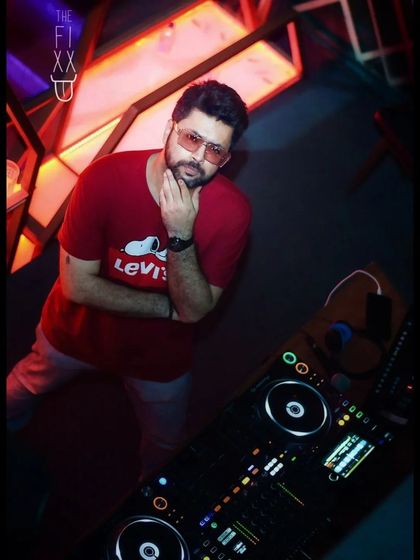 Another shot from The Fixx. The console is my cockpit, and I'm ready for takeoff into a night of smashing hits.