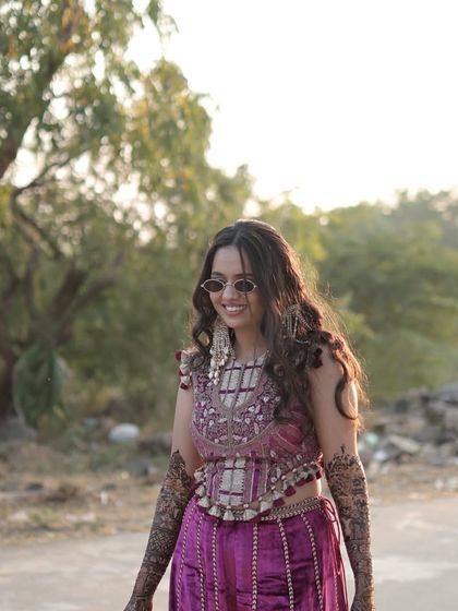 Another shot of the Mehendi bride, walking with a confident smile. The whole look is effortlessly cool and chic.