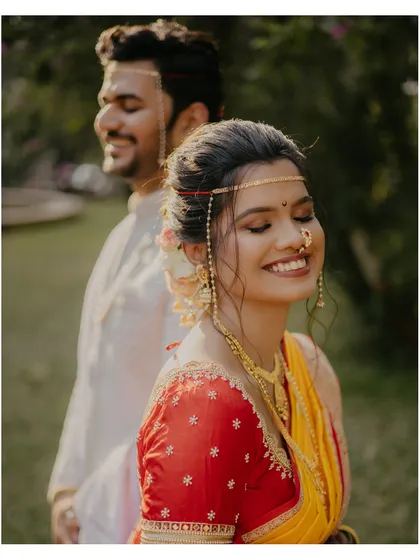 A close-up portrait from a traditional Maharashtrian pre-wedding shoot, focusing on the bride's joyful expression. My candid approach aims to capture genuine smiles and the easy comfort you share.