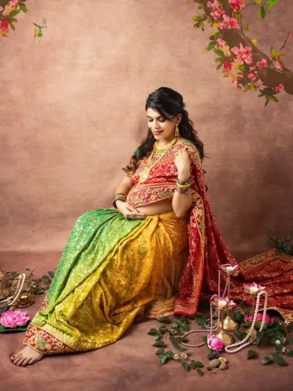 Another stunning shot from Chandni's maternity photoshoot. The entire setup, from the outfit to the decor, was like a beautiful painting.